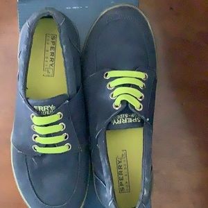 Boys blue-green Sperry Top-Siders size 5 1/2M.
